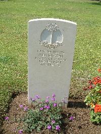 Heliopolis War Cemetery - Aiki Kukum, 